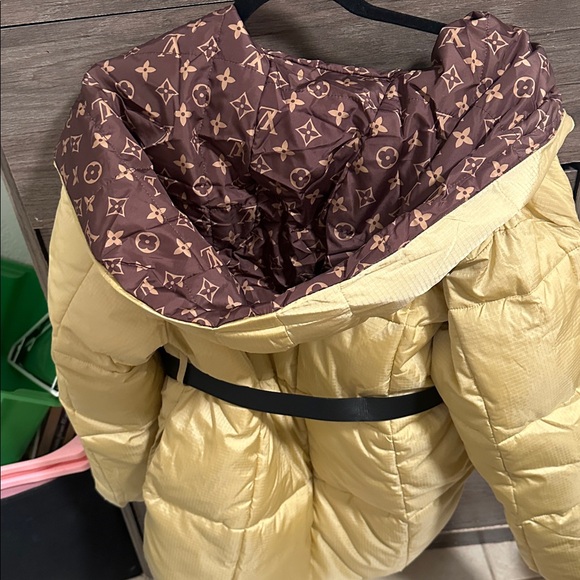 Gold Puffer Jacket with Brown Patterned Lining size L - Picture 5 of 6